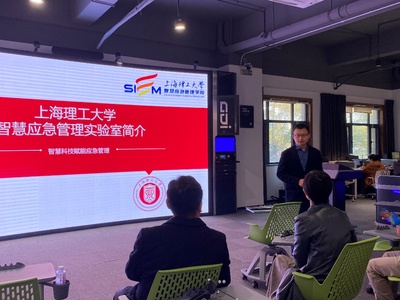 科技赋能劳动教育 杨浦区少科站与上理附初来访我院实践基地交流软硬件建设